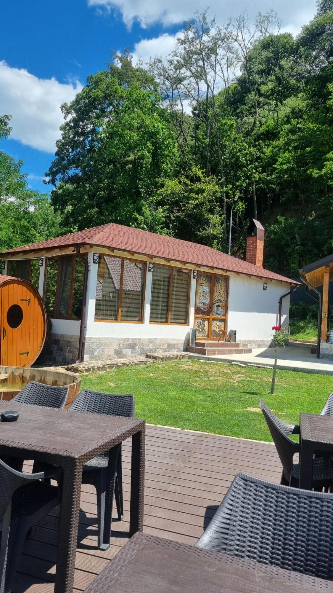 La Maria Si Ioana Lägenhet Curtea de Argeş Exteriör bild